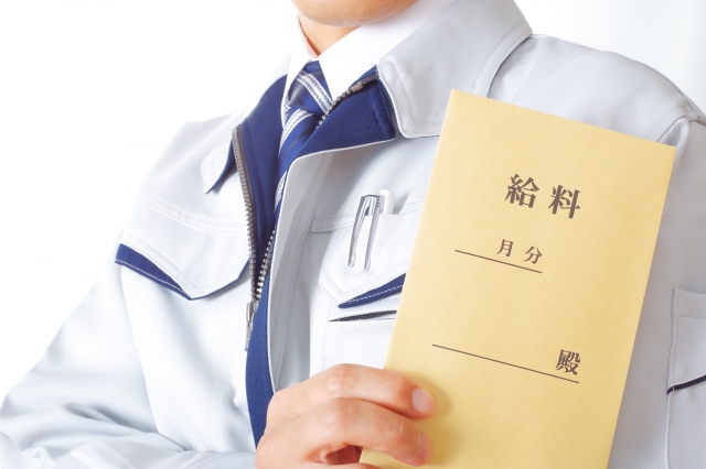 給料手渡しの会社は危ない?残業代未払いの見抜き方